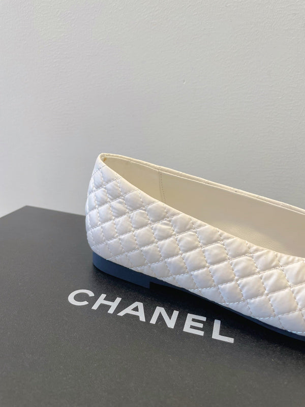 CC 25A Ballet Flat Quited White Black Sheepskin 530542