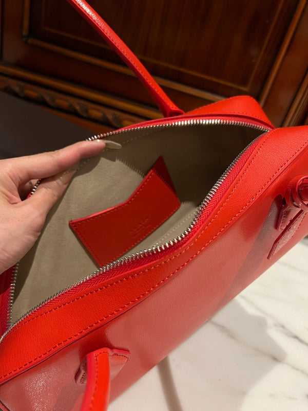 LE TECKEL MEDIUM BAG 33 IN CLASSIC RED GOATSKIN