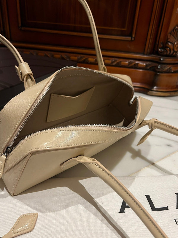 LE TECKEL MEDIUM BAG 33 IN EGG NOG GOATSKIN