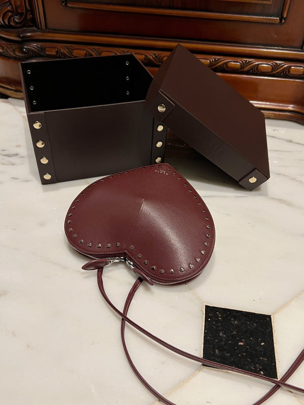 LE COEUR BAG 21 IN BURGUNDY RED CALFSKIN WITH STUDDED HEART