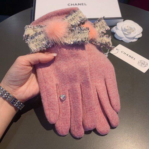 GLOVES IN FLAMINGO PINK WOOL 420537