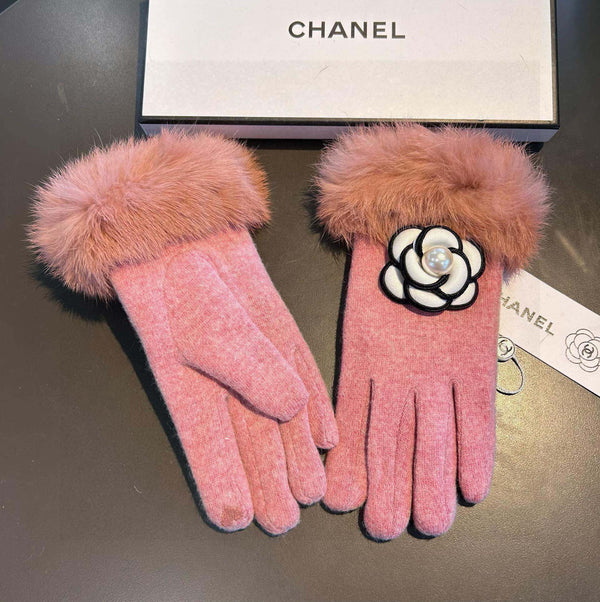 GLOVES IN ROUGE PINK WOOL WITH RABBIT FUR 439142