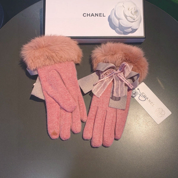 GLOVES IN BLUSH PINK WOOL AND RABBIT FUR 441839