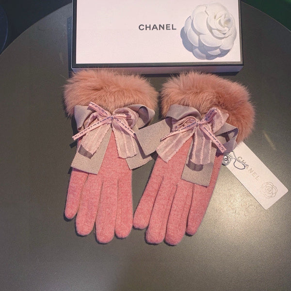 GLOVES IN BLUSH PINK WOOL AND RABBIT FUR 441839