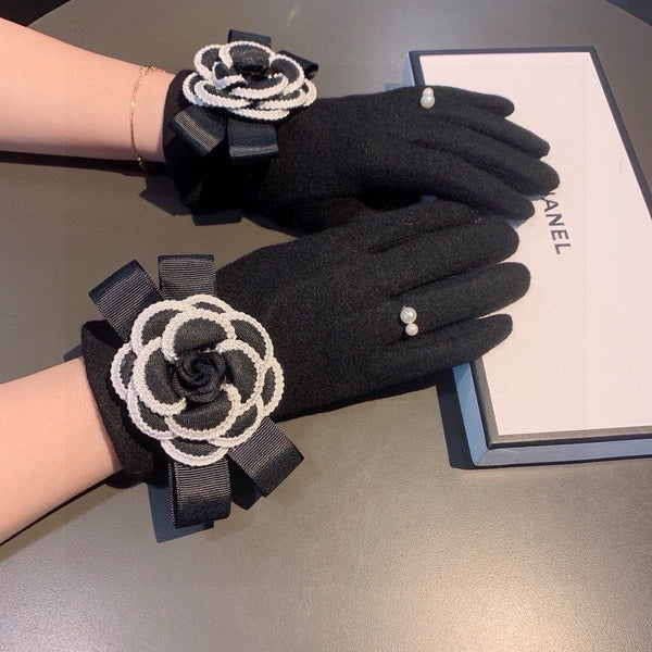GLOVES IN BLACK WOOL WITH FLOWER 456325