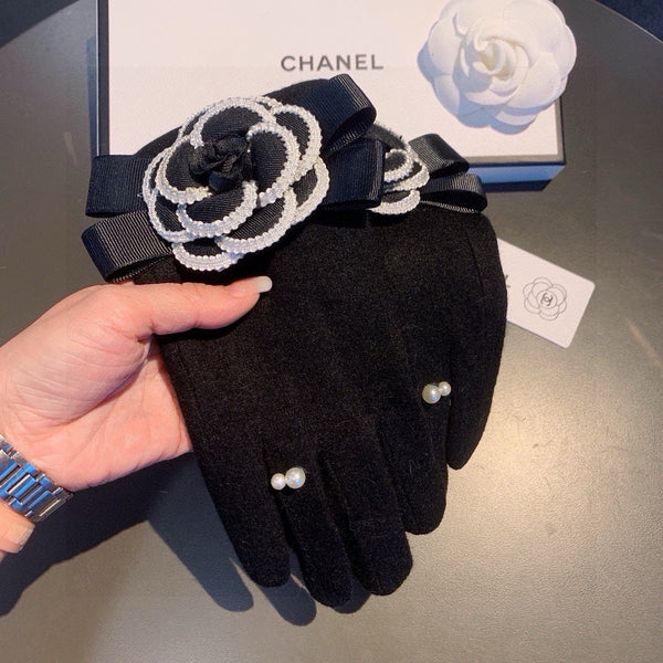 GLOVES IN BLACK WOOL WITH FLOWER 456325