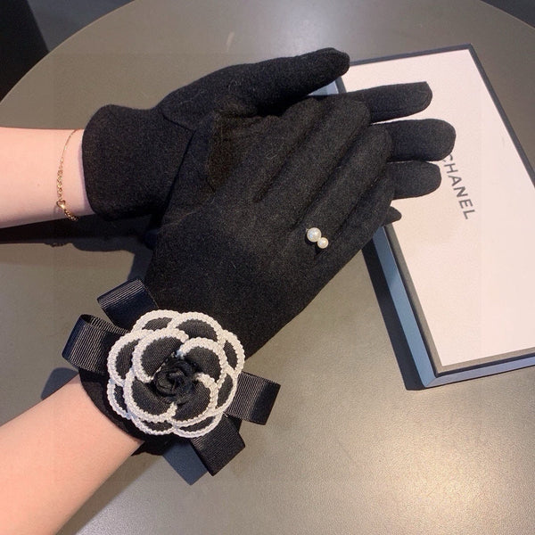 GLOVES IN BLACK WOOL WITH FLOWER 456325