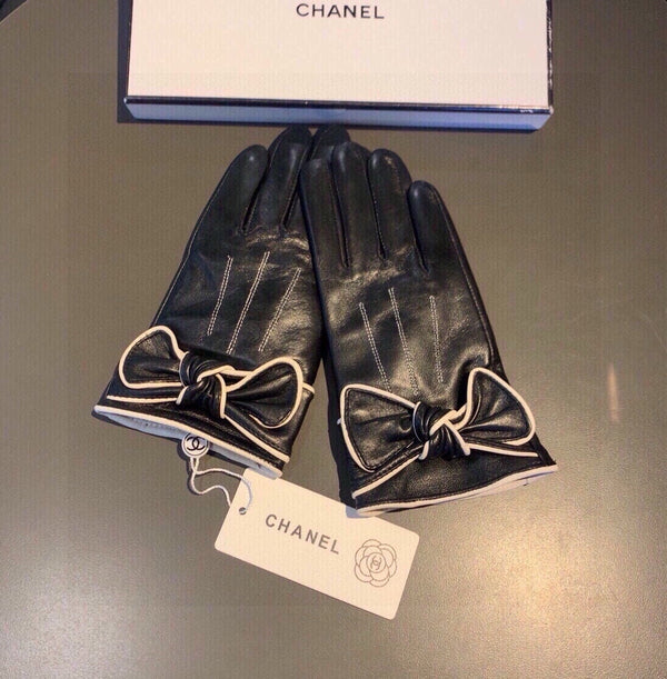 GLOVES IN BLACK LAMBSKIN 462262