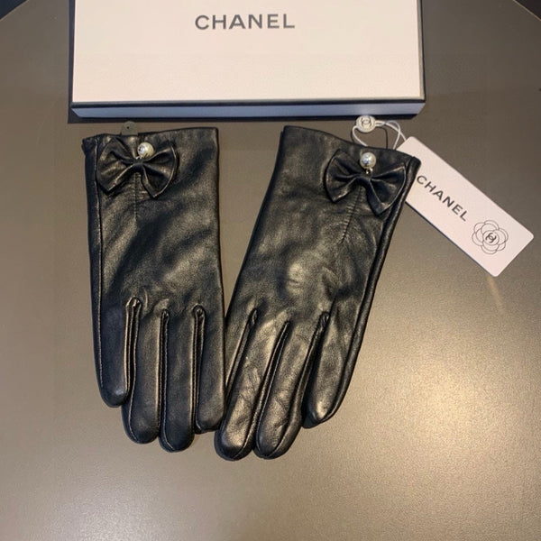 TOUCHSCREEN GLOVES IN BLACK LAMBSKIN WITH GOLD LOGO 462264