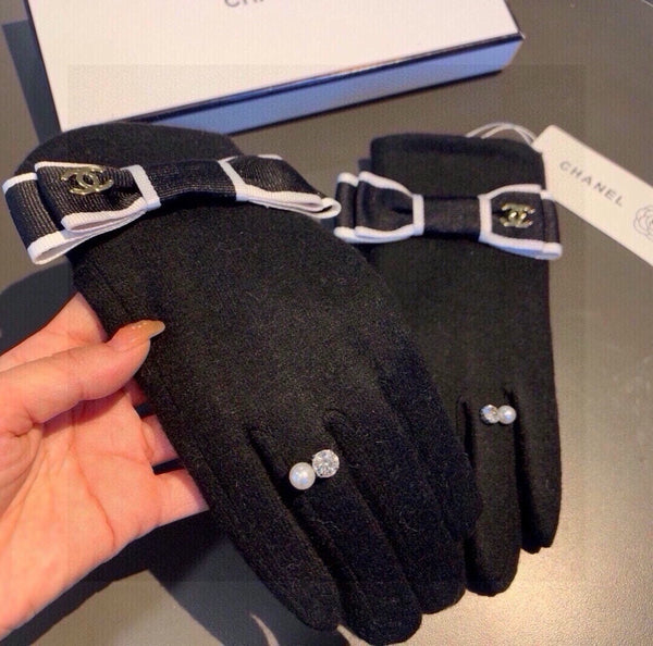 CC GLOVES IN BLACK WOOL WITH BOW 463857
