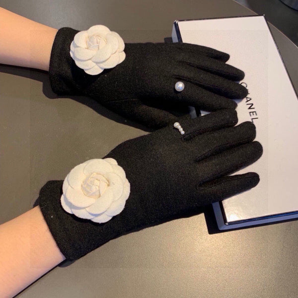 GLOVES IN BLACK WOOL WITH LARGE WHITE FLOWER 464993