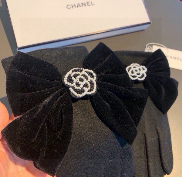 GLOVES IN BLACK WOOL WITH LARGE BOW 464996