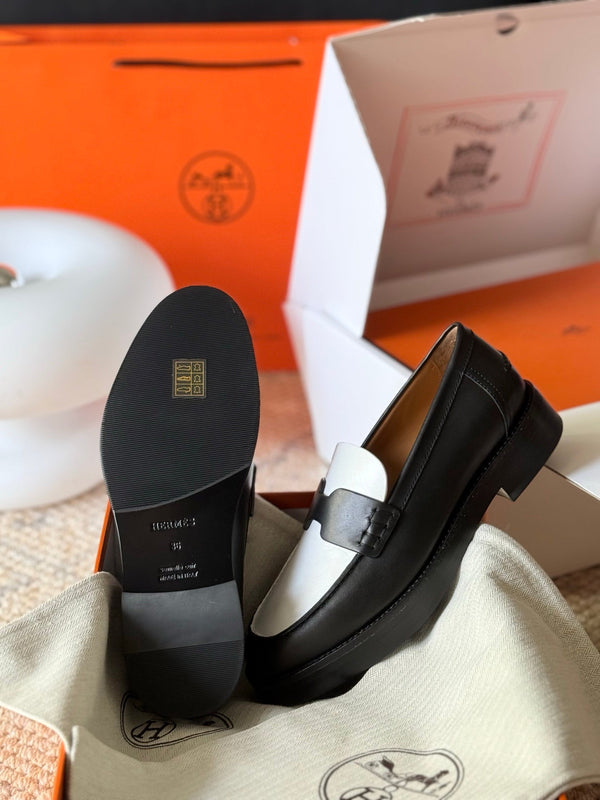HM Hour Loafer Black White Cowhide 531378