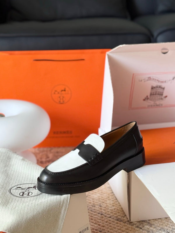 HM Hour Loafer Black White Cowhide 531378