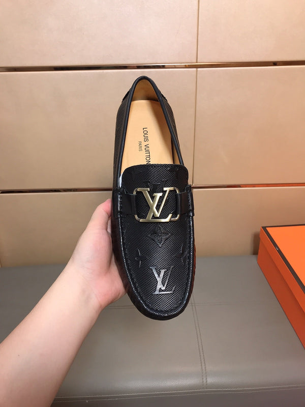 MOCASSINI LV IN PELLE DI VITELLO NERA CON LOGO IN RILIEVO