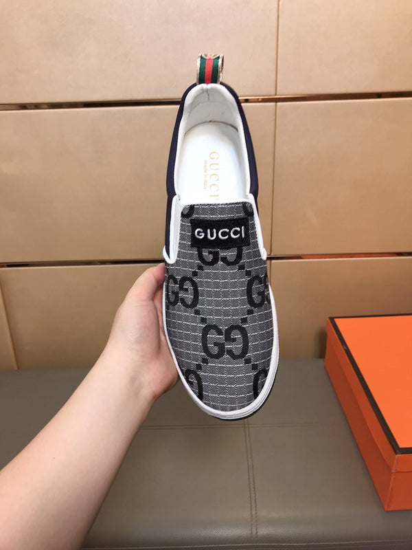 GG Slip On da uomo in pelle di vacchetta grigia con stampa in tessuto 525191