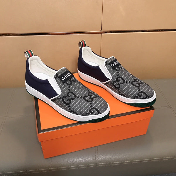 GG Slip On da uomo in pelle di vacchetta grigia con stampa in tessuto 525191