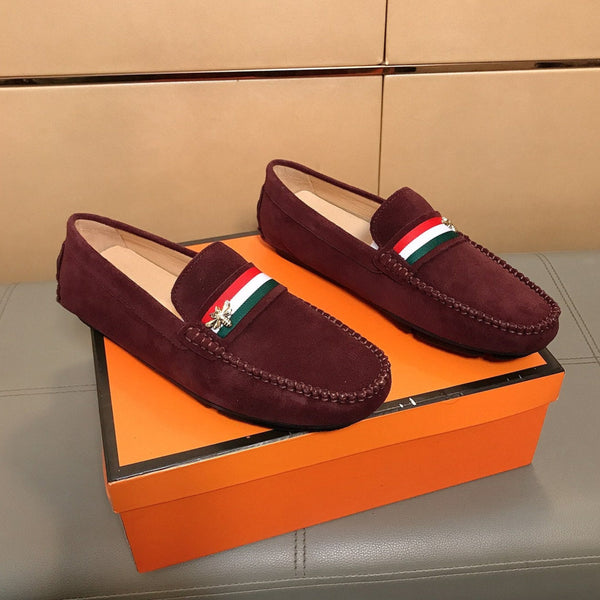 Mocassino da uomo GG in pelle scamosciata rosso vino 526675