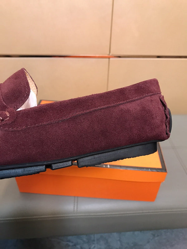 Mocassino da uomo GG in pelle scamosciata rosso vino 526675