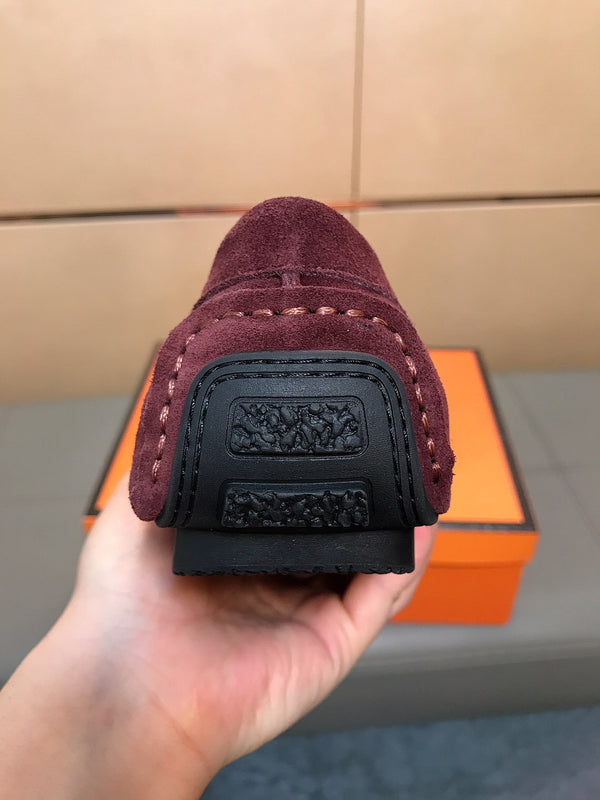Mocassino da uomo GG in pelle scamosciata rosso vino 526675