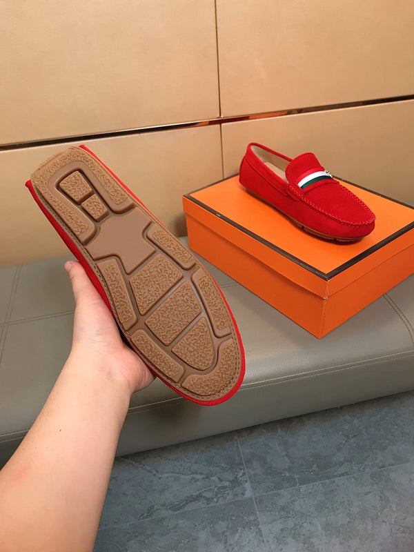 Mocassino da uomo GG in pelle scamosciata rossa 526676