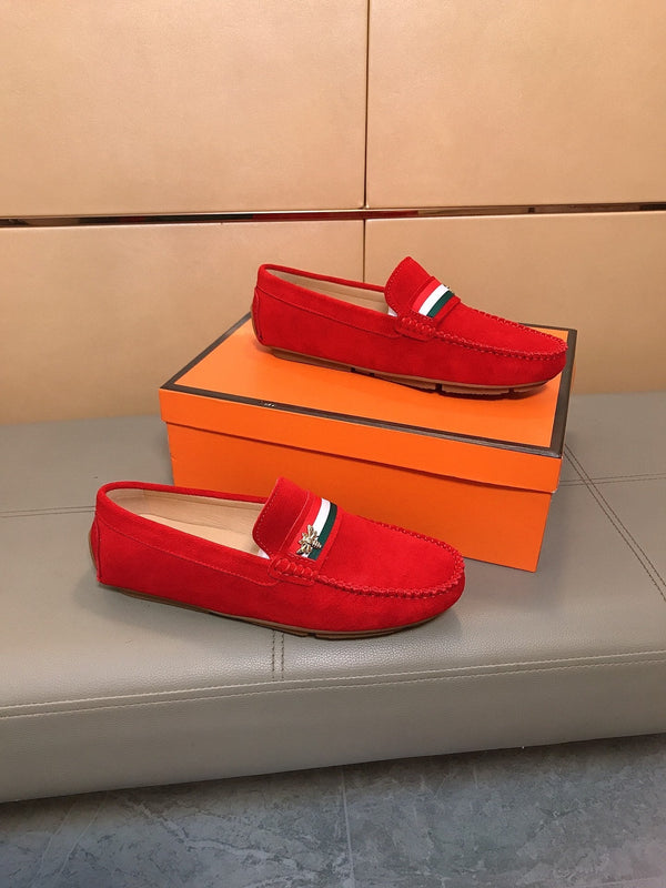 Mocassino da uomo GG in pelle scamosciata rossa 526676