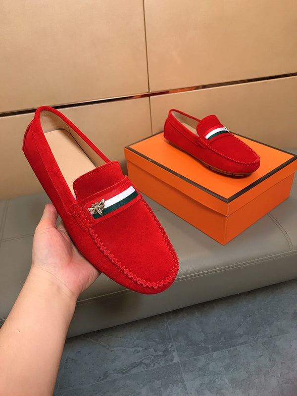 Mocassino da uomo GG in pelle scamosciata rossa 526676