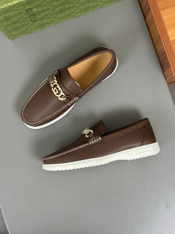 Mocassino GG da uomo con motivo G intrecciato in pelle di vacchetta marrone 573502