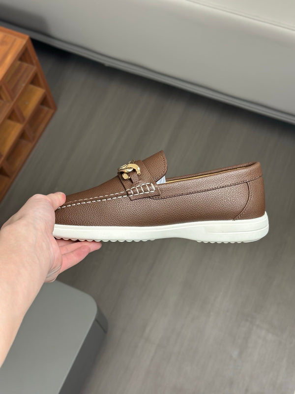 Mocassino GG da uomo con motivo G intrecciato in pelle di vacchetta marrone 573502