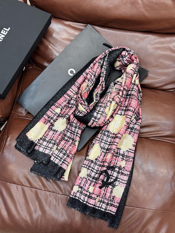 CC 25 Écharpe Camélia 110cm Cachemire Noir Rose 293163