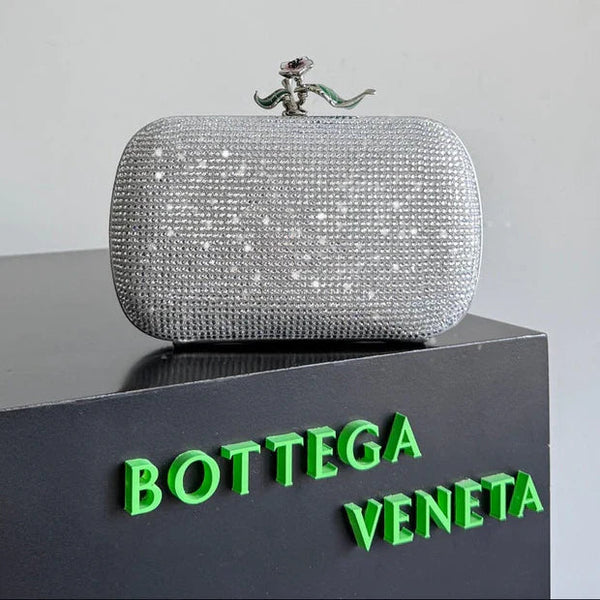 Bottega Veneta 2026 pochette ornée de nœuds 19cm, minaudière en cuir et cristaux argentés
