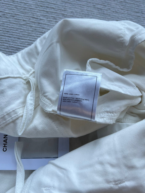 Pantaloni a gamba larga con perline e nappe in denim bianco CC 25SS 277238