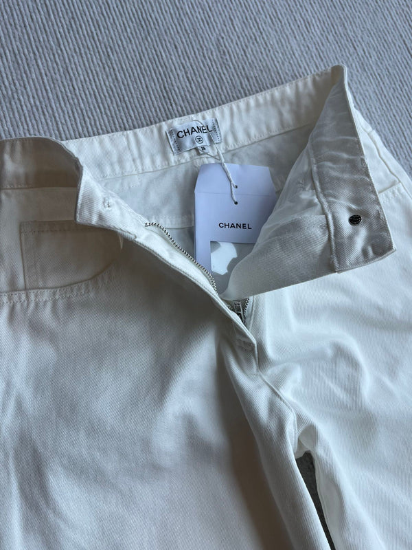 Pantaloni a gamba larga con perline e nappe in denim bianco CC 25SS 277238