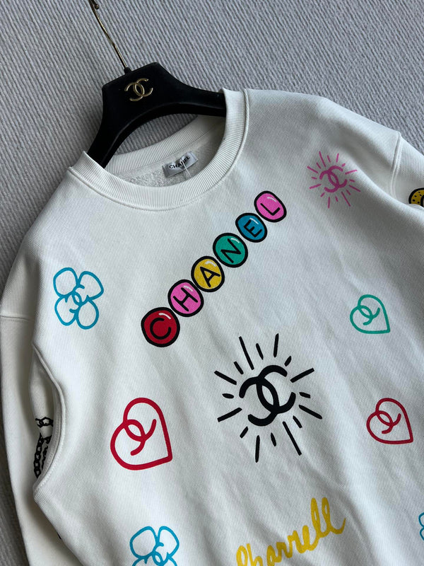 Chanel 25 Sweat-shirt ras-du-cou Graffiti en coton blanc 312092