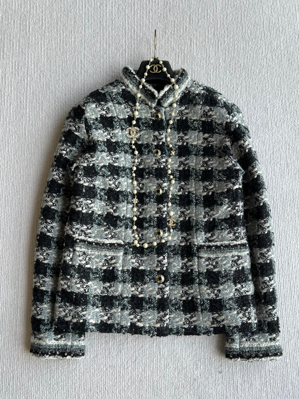 Chanel 2025 Veste en tweed à carreaux noir Laine Polyester 325363