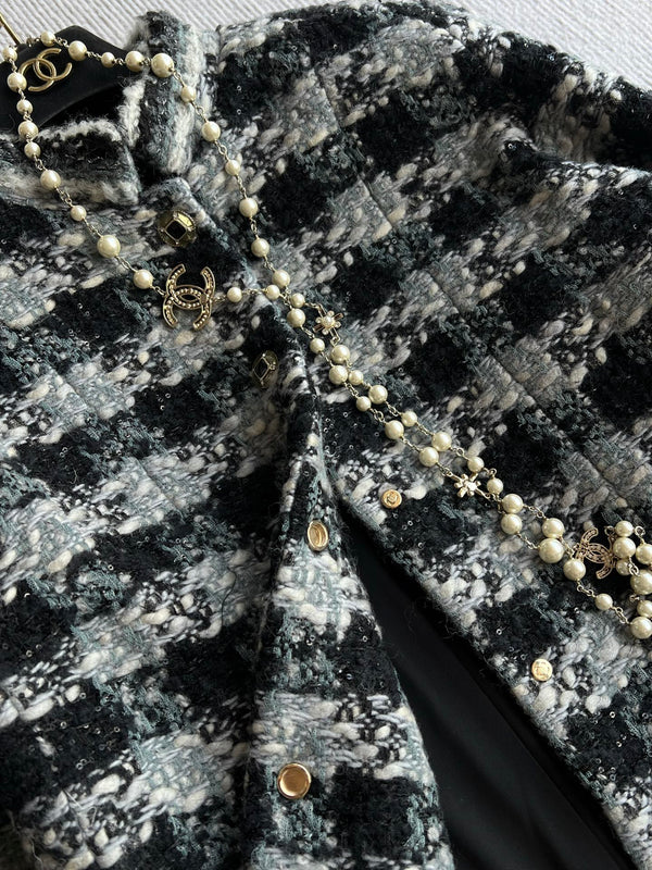 Chanel 2025 Veste en tweed à carreaux noir Laine Polyester 325363