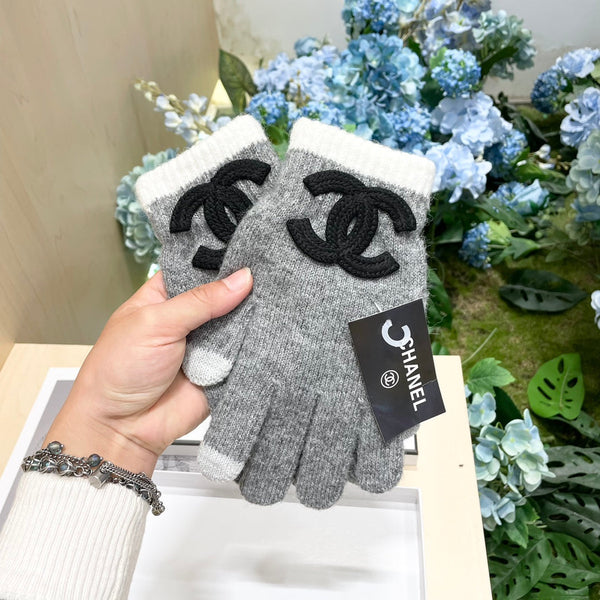 GLOVES IN DOVE GRAY WOOL WITH BLACK LOGO 425404