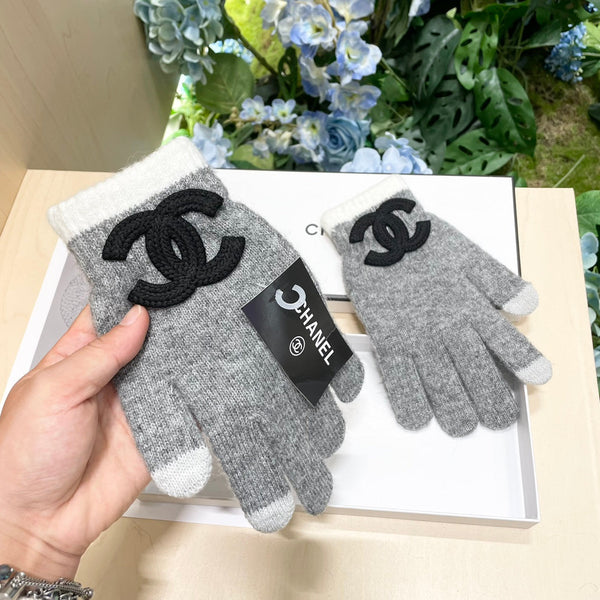 GLOVES IN DOVE GRAY WOOL WITH BLACK LOGO 425404