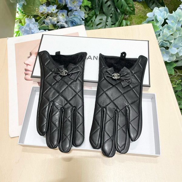 GLOVES IN BLACK LAMBSKIN 462417