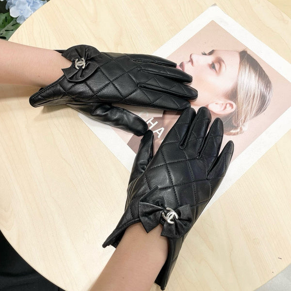 GLOVES IN BLACK LAMBSKIN 462417
