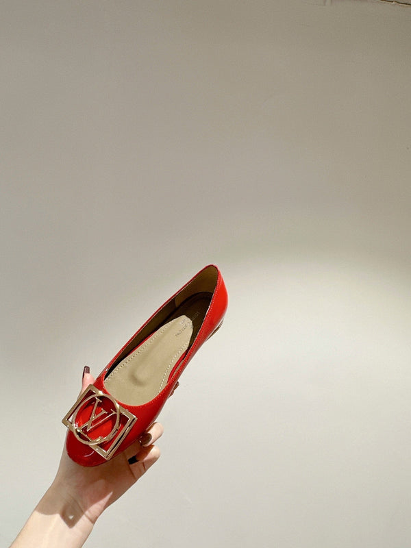 Ballerina piatta LV Shake in pelle di agnello rosso brillante