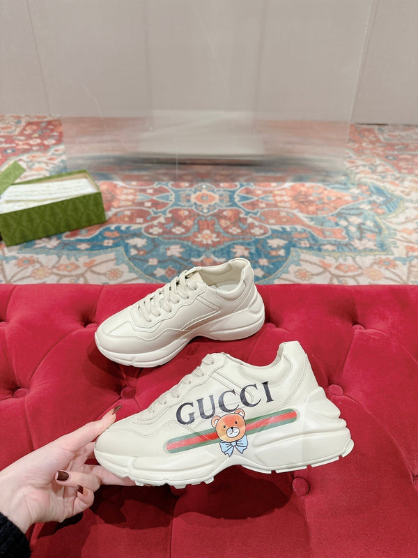 GG RHYTON TRAINER IN PELLE DI VITELLO BIANCA CON MOTIVO ORSO