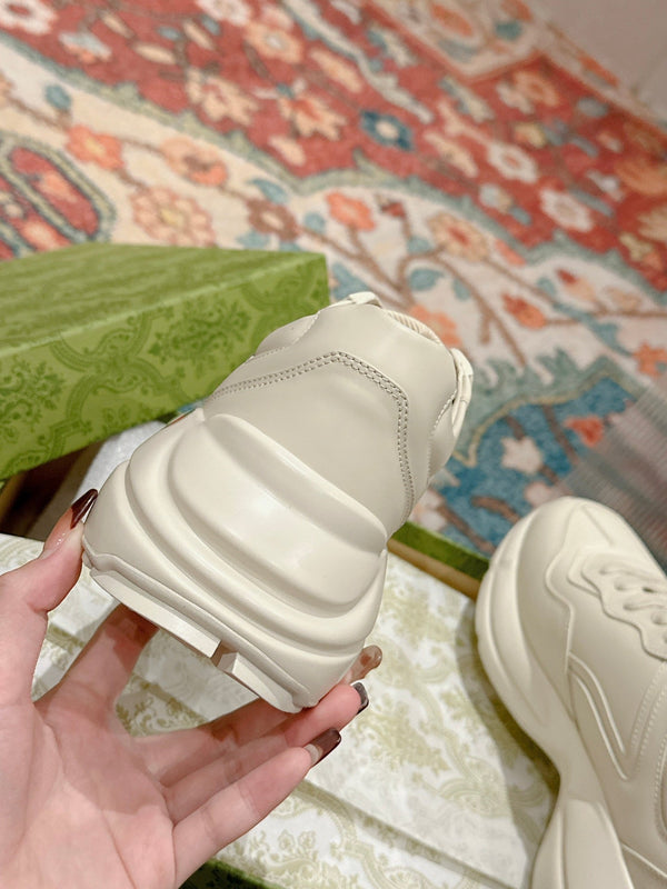 GG RHYTON TRAINER IN PELLE DI VITELLO BIANCA CON MOTIVO ORSO