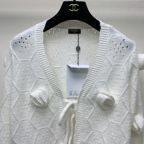 CC 25 Knitted Three-Dimensional Flower Tie Cardigan in White  277591