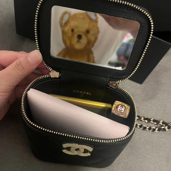 PICCOLO VANITY CASE 11 IN PELLE DI VITELLO NERA CON FERRAMENTA ORO