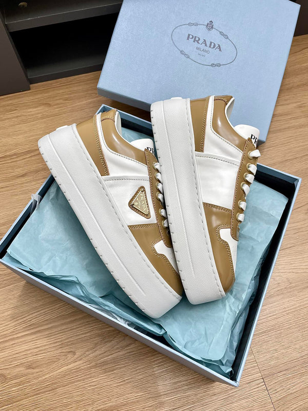 SNEAKERS PRA DOWNTOWN BOLD IN PELLE DI VITELLO BIANCA E NOCCIOLA