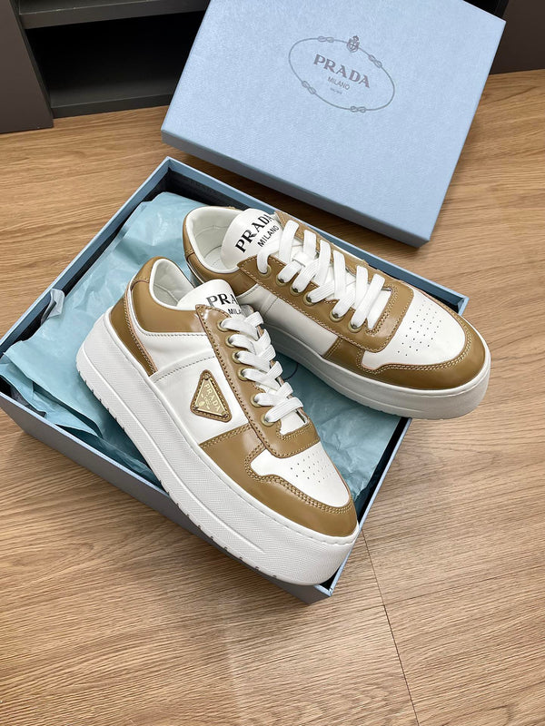 SNEAKERS PRA DOWNTOWN BOLD IN PELLE DI VITELLO BIANCA E NOCCIOLA