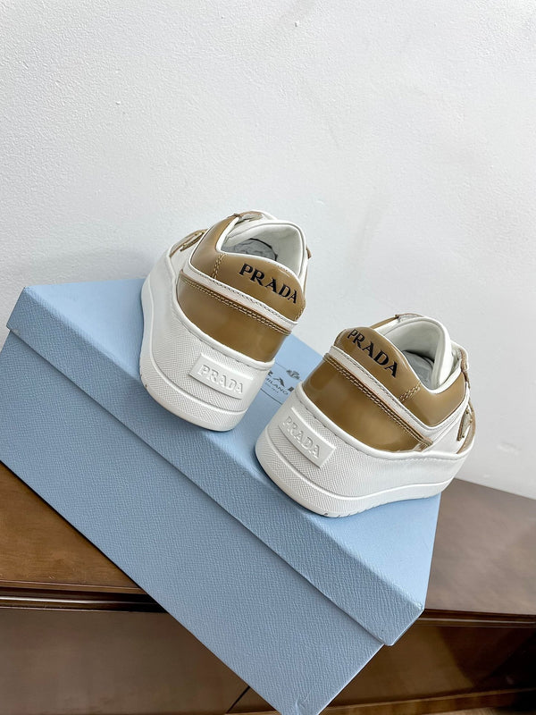 SNEAKERS PRA DOWNTOWN BOLD IN PELLE DI VITELLO BIANCA E NOCCIOLA