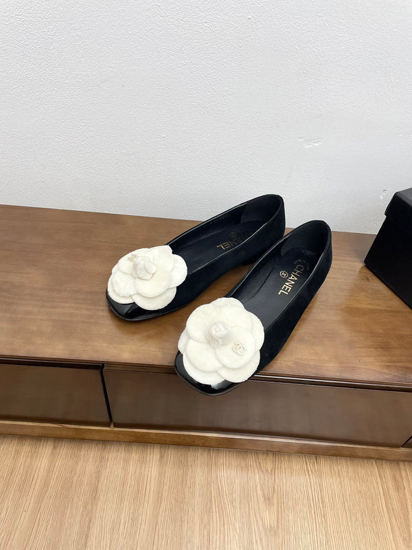 CC Ballet Flats Black With Camellia White Suede