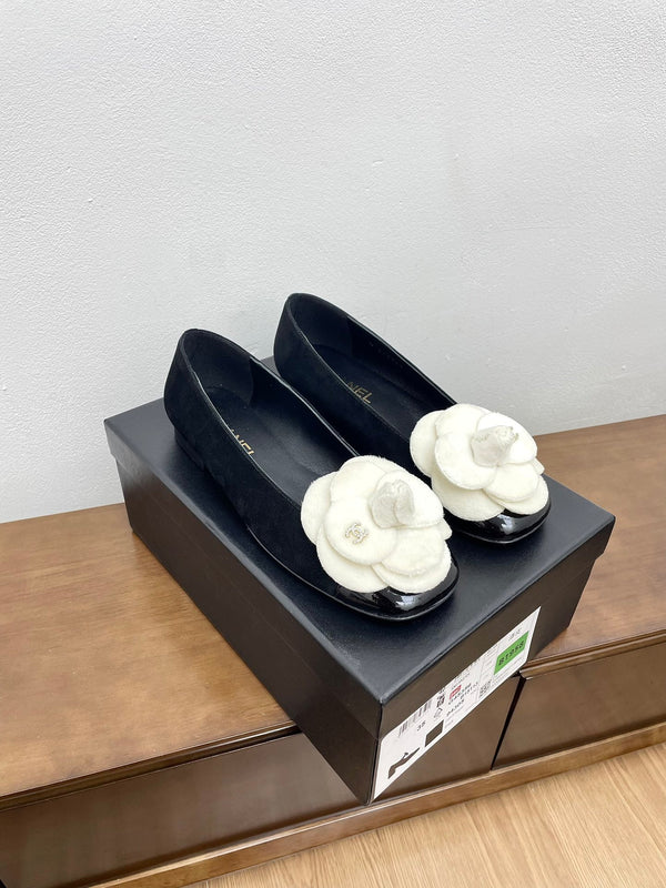 CC Ballet Flats Black With Camellia White Suede